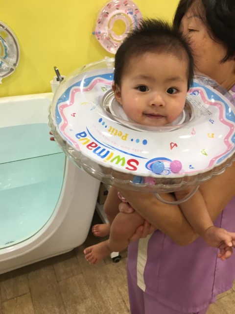 Went there last week.
Nice staff good service, and very cautious to my baby (safety is the most important thing).
$320 + $20 swim pants = $340
I think $340 is acceptable but this limit to first time trial only. If you’re not joining their courses it will be $400+20 a time. $420 far too expensive.
My baby enjoyed the whole swimming+bath+massage package, satisfied to see her being excited and happy.