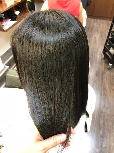 Great experience. Hugo is very professional and he gave amazing advice on what suit my style and how to handle my hair style daily easily! The GK treatment for my fizzy hair was perfect for humid time like this. Strongly recommend this treatment for any pregnant mothers-to-be like me! :P
The service was relaxing and chill. Location was easy to find.