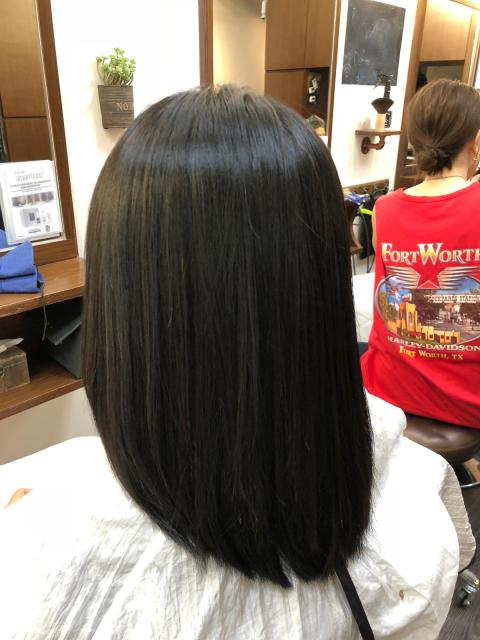 Great experience. Hugo is very professional and he gave amazing advice on what suit my style and how to handle my hair style daily easily! The GK treatment for my fizzy hair was perfect for humid time like this. Strongly recommend this treatment for any pregnant mothers-to-be like me! :P
The service was relaxing and chill. Location was easy to find.