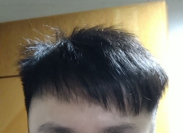 根本淨係想做女仔生意, 我一個男既上到去等得算耐先開始洗頭唔再講, 幫我洗頭嗰個做乜都慢一倍咁, 吹頭用中強度吹咗幾分鐘個頭都仲濕嘅, 真係開始剪頭髮問我嘅問題同剪出嚟嘅效果我覺得一啲關係都冇, 幫我剪頭髮嗰個完全係敷衍我嘅態度, 一嚟就剷到我兩邊青曬(我根本唔想)仲要剷嘅期間我認為理論上都要一隻手撳住我個頭另一隻手剷啦, 佢全程單手剷曬我兩邊同後面, 上面嗰啲頭髮又剪到jel埋都係唔好睇嘅, 收我百五蚊, 咁嘅態度, 而家周街嗰啲速剪都好過你啦, 剷完我個頭仲要同我講個頭剷短多半吋可能就可以隔多成個月先剪頭髮, 大佬我個人認為搵得百幾蚊剪頭髮都係對自己嘅髮型有小小要求唔想剪到成執草咁? 如果我係純粹因為頭髮太長想剪頭髮嘅話我使唔使搵得咁辛苦仲要畀百幾蚊畀你剷曬我啲頭髮???咁嘅效果60蚊速剪畀多你...