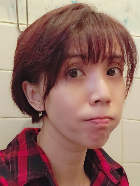十幾年冇試過剪短過瀏海,一開始好擔心唔襯自己,June剪得唔錯呀!有咩疑問都耐心解答,剪完仲教我set頭~
洗頭嘅哥哥仔都洗得好舒服,有按摩一下頭皮!