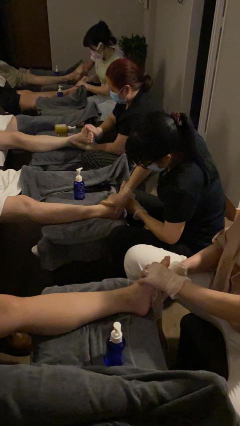 按摩力度很足
員工好有禮貌
環境乾淨 清潔
推薦晚上來放鬆一下!!