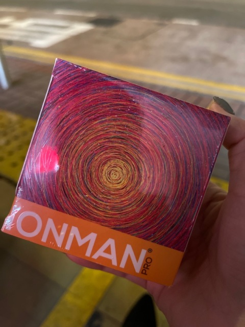攰攰地,上網睇下有咩按摩店推介,見到御藥養生堂的設計風格好清新,好光鮮,似係新開,以我咁鐘意新野嘅個性,就約左做肩頸,到咗現場,見環境咁舒服,招呼我嘅小姐又好親切,就加埋足底按摩試下啦!師傅都好認真同用心去按,完左見到有個產品展示櫃,又好奇睇下,我爸爸成日周身痛,晚晚訓教都痛醒,於是就買左盒野比爸爸揸啦,希望會幘效。我真係好中意養生,如果大家都好似我咁喜歡養生就上黎試下啦!
