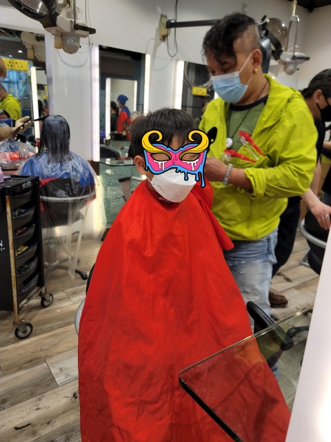 小童單剪80 up，5歲，冇指定師傅，埋單收100，解釋手抱才算小童，收到，我應該先問價，不要緊，20元當廣告宣傳，亦不會騙到我下次。