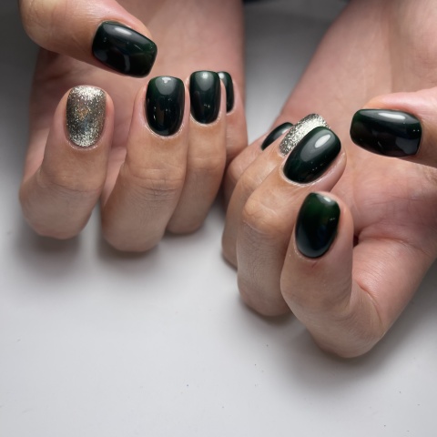 I saw the reviews of this salon and it’s my first time to visit, they are very detailed for every single step of making my nails, amazing work!!