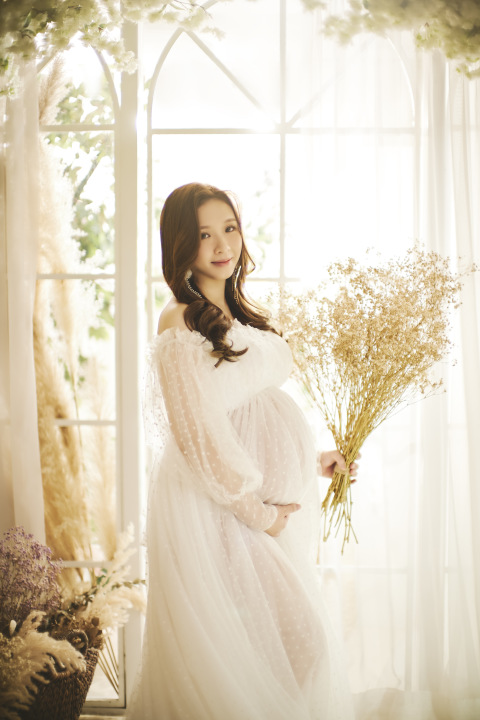 要去影Maternity前,即刻搵Franky染髮、剪髮整靚個底💇🏼♀️
仲邀請佢當日幫我set埋頭,靚到不得了,成個氣場唔同哂,影出尼張張相都咁靚😍