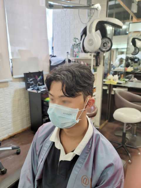 Herman十分專業同友善!由於我嘅頭髮係自然攣,Herman會因應我嘅髮質同長度做相應嘅調整。電髮是對每一絲頭髮嘅去向都十分講究。整個過程無痛無癢,後果出黎十分滿意!極力推介Herman!