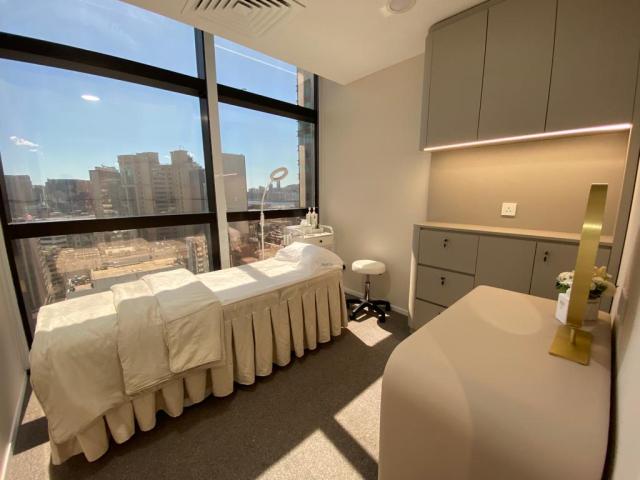 佢地已經搬走了,新地址係:
尖沙咀美麗華廣場19樓,鋪頭又靚又大,仲增加左好多新儀器。還有好多新客體驗活動。