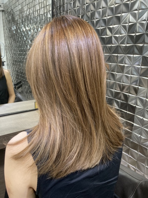 I've been having my hair done in "Salon Go Ahead" for decades. It was the norm for a bit of waiting in HK, even already have an appointment.
Charlie Luciano was the best there for no doubt, Technician Niko was nice, passionate, and professional, she is fantastic. Ivan Hui and both Alan Yeung and Alan Chau were exceptionally good and professional as well, cordial consultation, professional products, not too many words during hair do, and the environment giving entirely relax and peaceful, just opposite the TST MTR exit "H", nice and convenient, I award it five stars!!