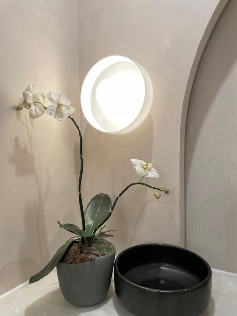佢啱啱新裝修,地方好靚… 🥰 好多好多打卡位,今次係做霧眉,做果個我估係老板娘!佢好搞笑😂 但個過程非常非常專業,做完出嚟好靚💕 價錢貴過我平時嗰啲少少,但係出嚟嘅質素真係爭好遠