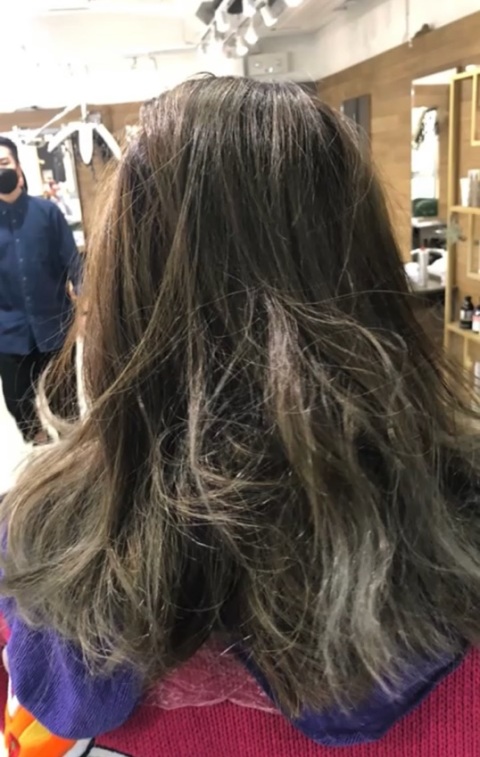 好開心搵到間唔伏既Salon👍🏻 做左個整直既treatment, 本身我係雜草,整完真係超靚,好順!整完會問洗唔洗幫我影相,好細心。仲要唔hardsell, 唔會係咁叫你加錢做呢樣果樣!