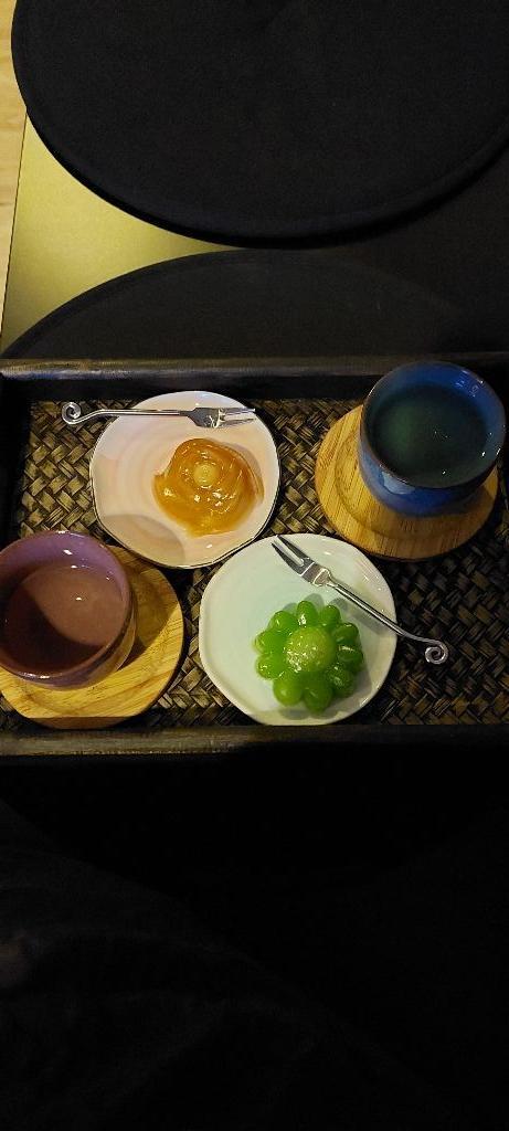 服務:係正宗既泰式按摩,按摩師係泰國師傅,手勢好好,按完感覺係啲肌肉伸展返開,鬆哂。唔係死力整痛人嗰種按法,好舒服!開始前會問吓有邊度需要加強按,過程都會問力度o唔ok,師傅好細心溫柔:)
環境:佈置好有風情,由門口到房都好似去左泰國咁,毛巾大象好可愛。裡面有washroom,有獨立房,設備整齊乾淨。
完左按摩仲有飲茶同食糕,同去泰國按摩店既感覺一模一樣,好chill!
真心推薦,整個過程都好舒服relax