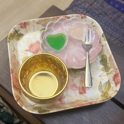 按摩手法專業,自己本身的運動量很多、肌肉較繃緊,做完兩小時淋巴疏通後放鬆了很多 🖤 師傅很細心、會問你冷不冷,仰睡的時候會開暖墊保持後背溫暖 :)