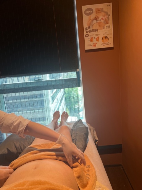 環境好古典舒服,見了醫師把脈完 聽完醫師解釋完 更加了解自己的體質,中醫姑娘都幾細心專業 幫我做完 ,肌肉有放鬆.