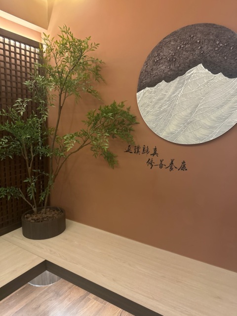 醫師細心有耐性,扒龍舟後拉親,即時鬆咗好多,環境舒服