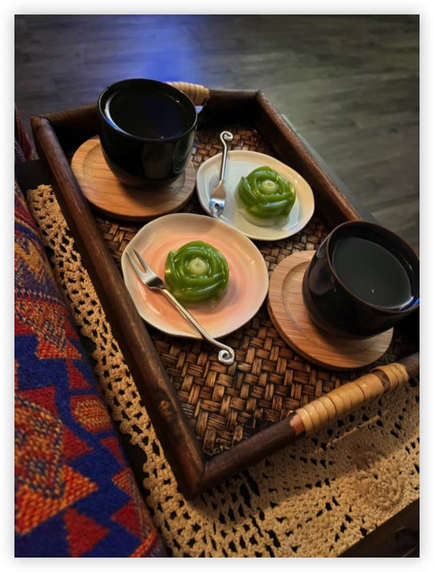 店铺的服务非常棒,服务员友好且专业,能主动为顾客提供帮助。环境干净整洁,装修风格简约大方。特别喜欢店内的背景音乐,非常适合放松心情。菜品也很美味,尤其是甜点,非常精致。整体体验非常愉快,下次一定会再来整体体验非常愉快,下次一定会再来。