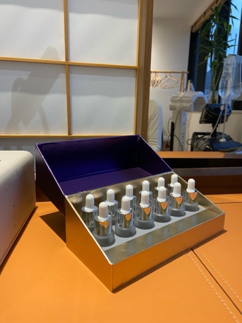 環境非常日式和舒服 顧問先問了很多關於我頭髮的問題 再用頭皮放大鏡檢查我的頭皮後才推薦適合的療程給我 服務非常細心 會再回來