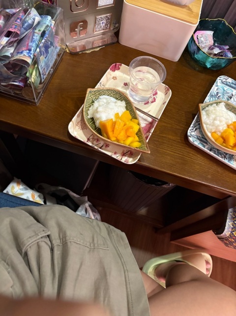 泰國籍姨姨識講廣東話，按摩前首先問咗邊度比較攰，按摩時亦都比客人寧靜休息，最後仲有芒果糯米飯送！
第一次+一個人上去，前台同姨姨都好有禮貌好好人，值得再去/買套票！