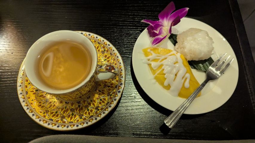 師傅嘅正宗手勢令我回想我第一次去泰國按摩嘅時候,非常專業!按完摩仲有非常好食嘅芒果糯米飯,正!