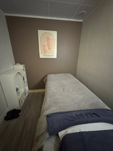 一入去應該啱啱搬咗新鋪，清雅乾淨好舒服，做埋個Treatment ，無話可說，效果同服務都值得Join😅😅￼￼