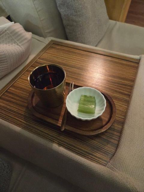 位於銅鑼灣中心地帶的一間樓上泰式按摩小店，環境十分舒適，有獨立房間，私隱度高。
由資深泰籍技師為你服務，手法純熟到位，能消除疲勞。值得推薦👍🏻