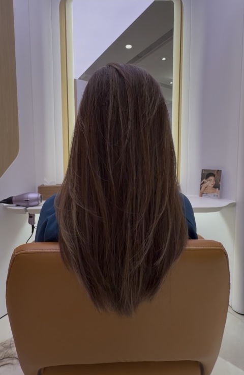 Salon 環境好乾淨舒服!髮型師keyvin 剪髮好有心機細心,好有要求。 最後染髮加highlights, 好滿意,值得推薦!!!!