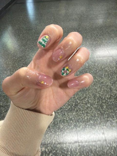 美甲師好細心👍🏻
Gel甲速度算快
兩個鐘多少少
有靚甲過聖誕❤️💚

