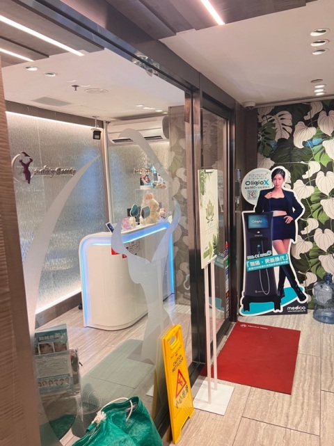 試做效果好，足時間，技師絕不欺場，全程好認真及専業，接待總監十分nice,絕不hard sale,良心好店，5☆贊