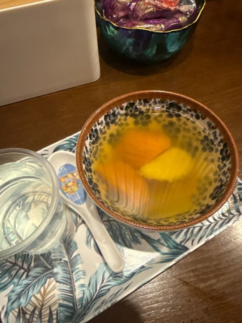 第一次黎按摩 環境乾淨舒服 仲有小貓店長
Judy 師傅好細心咁幫我按每一個位 仲會幫我按多啲攰既位置 ， 識講廣東話 ，溝通冇問題。按完仲有番薯糖水食。 絕對會encore。
