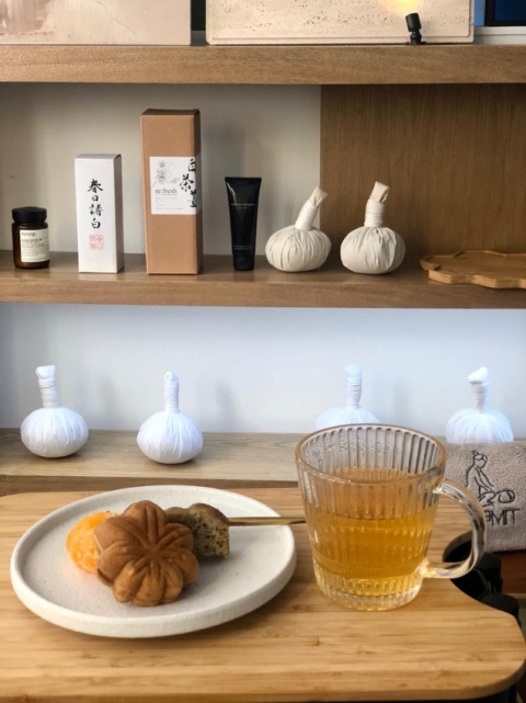 泰國師傅親自操刀,手法夠晒正宗，師傅專業手法,力度啱啱好，成個過程好舒服🫶🏻 ，肩頸緊繃、腰背痛，60分鐘就鬆好多，做完按摩仲有泰式茶點添，完美收尾！