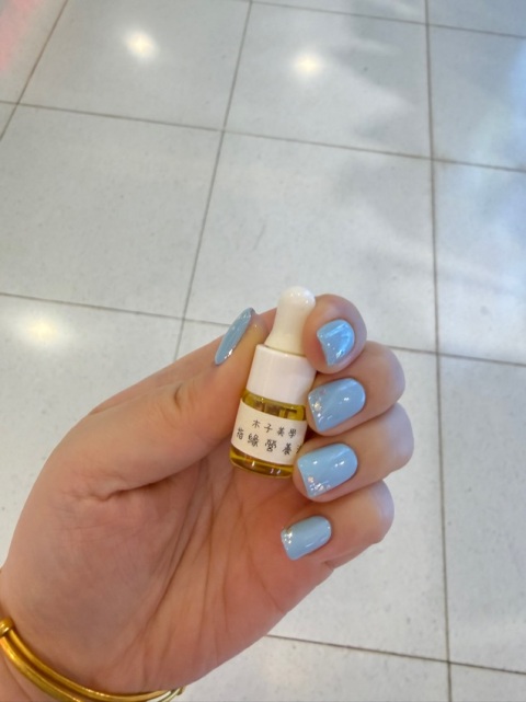 第一次幫襯,木子非常之細心分析我指甲嘅問題,用心去修補我喺其他公司做指甲而變得脆弱問題,終於搵到一個啱心水嘅甲師,下次要再幫襯👍🏻👍🏻👍🏻仲送咗支護甲油so sweet