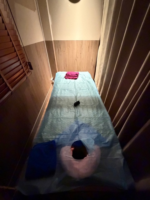 按摩師傅好好夠力，又可以幫你鬆筋鬆肌肉，趕時間得一個鐘完全唔夠按，極力推薦起碼要按兩個鐘或以上！
按摩完之後師傅仲拎左碗番薯糖水俾我，鬆到筋又暖到胃！
極力極力推薦！！！