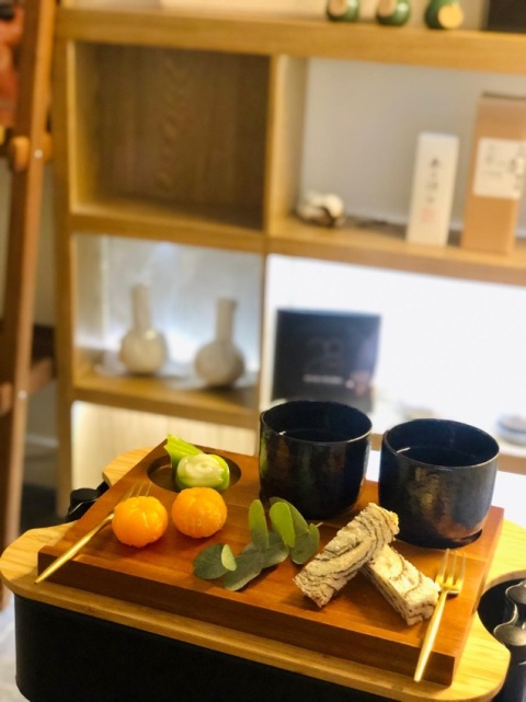 終於可以約好時間上嚟按摩，依間我已經想試好耐，實在太攰，師傅一按實在按得太舒服，即刻call埋老公上黎按，服務員效率好快，立即幫忙安排加位加時，態度服務真係完美加分，水準係超價錢之上👍🏻