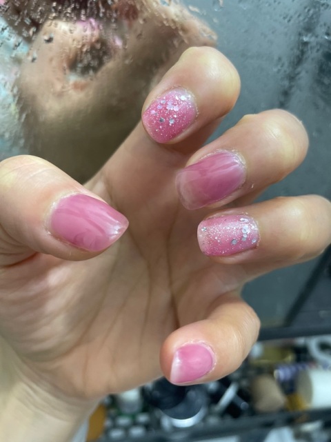 我自己第二次上去整指甲，已經做咗會員攞咗折扣。希望成為長期客戶仔。今日仲帶埋阿女去做facial。效果非常顯著下次再光顧。辛苦商家今日連午餐都冇食幫我哋扮靚靚！
