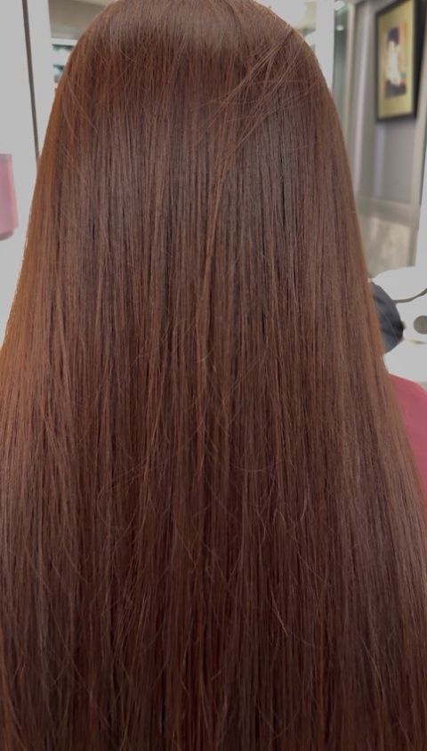 透過Toby 預約了中環 il colpo mi salon 的 Keyvin 進行剪髮,見有時間染埋頭髮。整個過程非常專業，出來的效果令人非常滿意！剪髮技術精湛，染髮顏色準確，完全達到我想要的效果。大力推薦 Keyvin 給正在找高品質美髮服務的朋友！👍