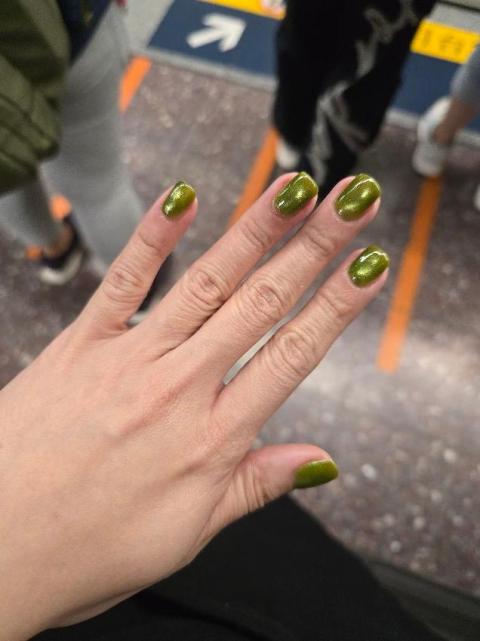 Love the nails. Friendly staff. They offered bottled water while waiting.