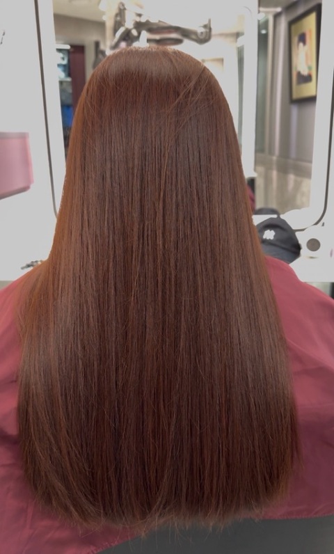 透過Toby 預約了中環 il colpo mi salon 的 Keyvin 進行剪髮,見有時間染埋頭髮。整個過程非常專業，出來的效果令人非常滿意！剪髮技術精湛，染髮顏色準確，完全達到我想要的效果。大力推薦 Keyvin 給正在找高品質美髮服務的朋友！👍