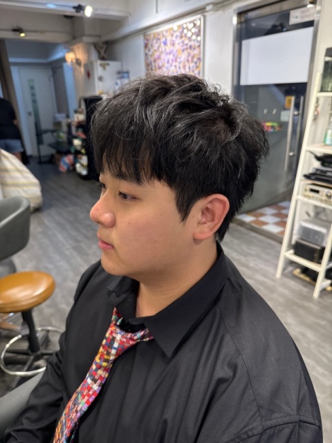 今日過來做洗剪吹造型，整體全程體感拉滿。髮型師會耐心溝通想要的髮型，細心調整細節，成品效果自然好看。店鋪整潔安靜，服務熱心周到，收費透明合理，性價比很高，後續剪髮會繼續回訪，真心推薦！