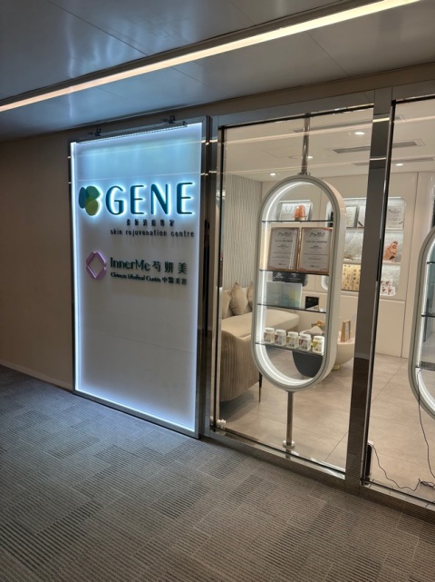 今日第一次在這幢大廈試做療程,原來呢度都好多美容院,今日咁啱約咗人喺尖沙咀食飯,所以見喺附近就嚟攝時間,想你先知原來佢哋仲有Indiba做、之前我上網睇過呢部機係做內臟脂肪我就試一試佢,因為我有脂肪肝問題、佢仲送咗個in body俾我check 、出奇地,佢哋完全冇意欲去Sell我,價錢因為全部都係我自己問,而且性價比非常之高、治療師happy手勢同我都幾夾、所以我係有加長度按摩同埋試做咗Indiba,真係舒服到我都瞓着咗覺☺️嚟緊我都唔會返大陸按摩啦、慳返啲時間喺呢度按都唔錯👍🏻