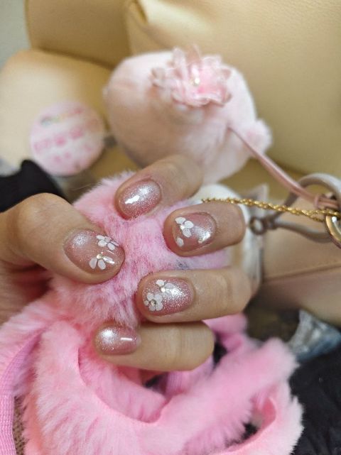 美甲師專業,環境寧靜舒服,價錢合理