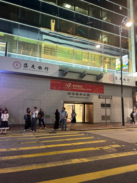 美甲師shelly 手勢好也很耐心，￼環境乾淨，收費合理推介！