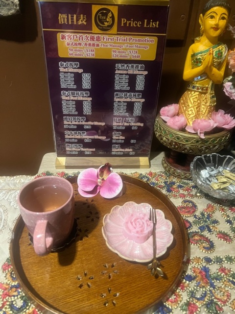 泰國女技師，全程用心去按摩，力度平均，推油過程好放鬆，老闆娘熱情招呼，完後奉上泰國小点及热茶。5☆赞