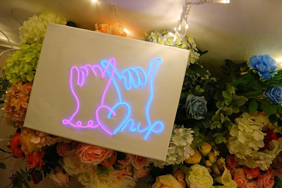 【Exclusive Offer】Neon on the Wood Canvas @ Myosotis Flower