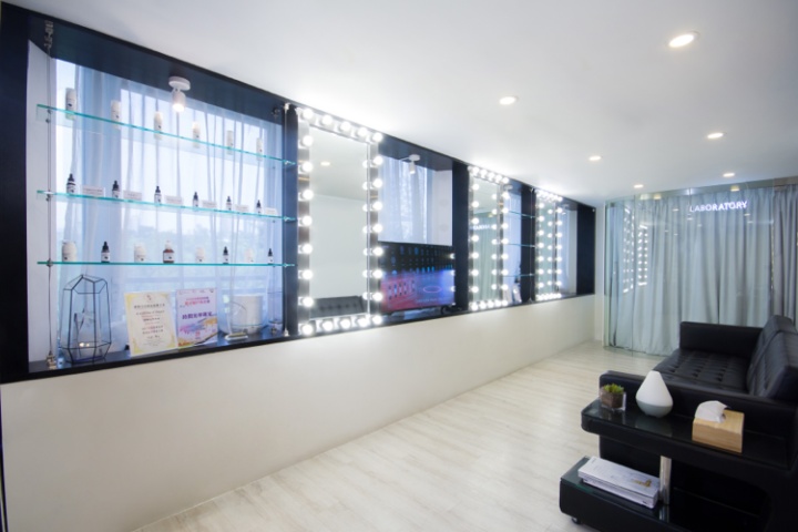 等候間 Waiting Area 