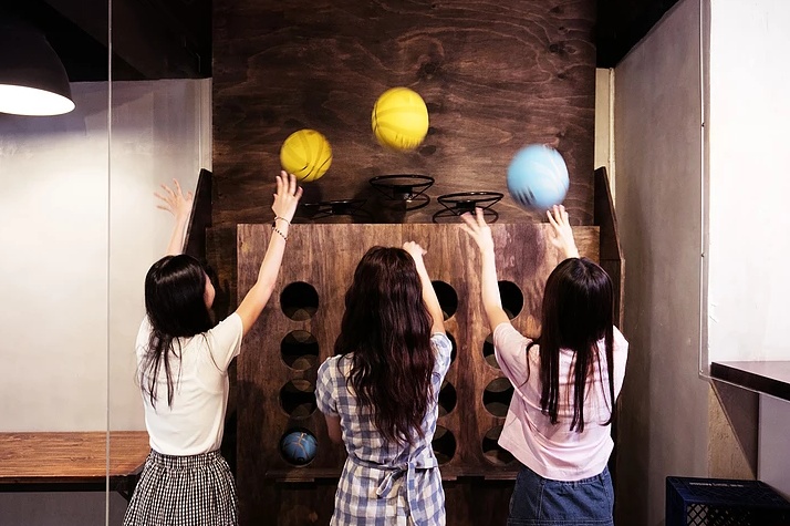 Blackroom2