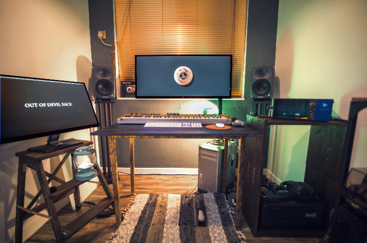My home studio that I mix everything there. 