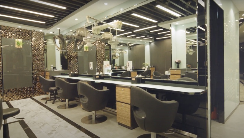 Salon Reflection