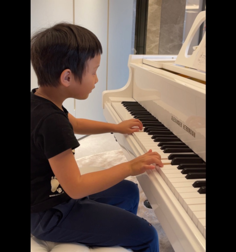 Carter
7歲
從小喜歡音樂也喜歡彈鋼琴