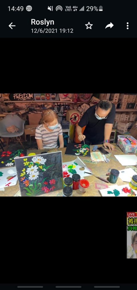 同學第一堂塑膠彩集作