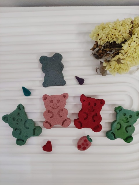 線香證書課程
認識各種香粉原料
了解不同香粉配搭
學會用什麼手法自製香品
作品有：
塔香、倒流香、竹香、盤香、線香、印香等